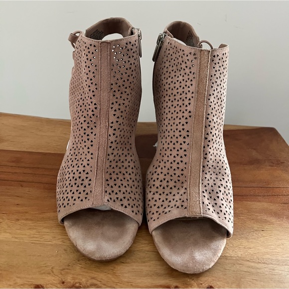 Vince Camuto Sandal - Ennisa - Size 8.5 - Picture 1 of 10